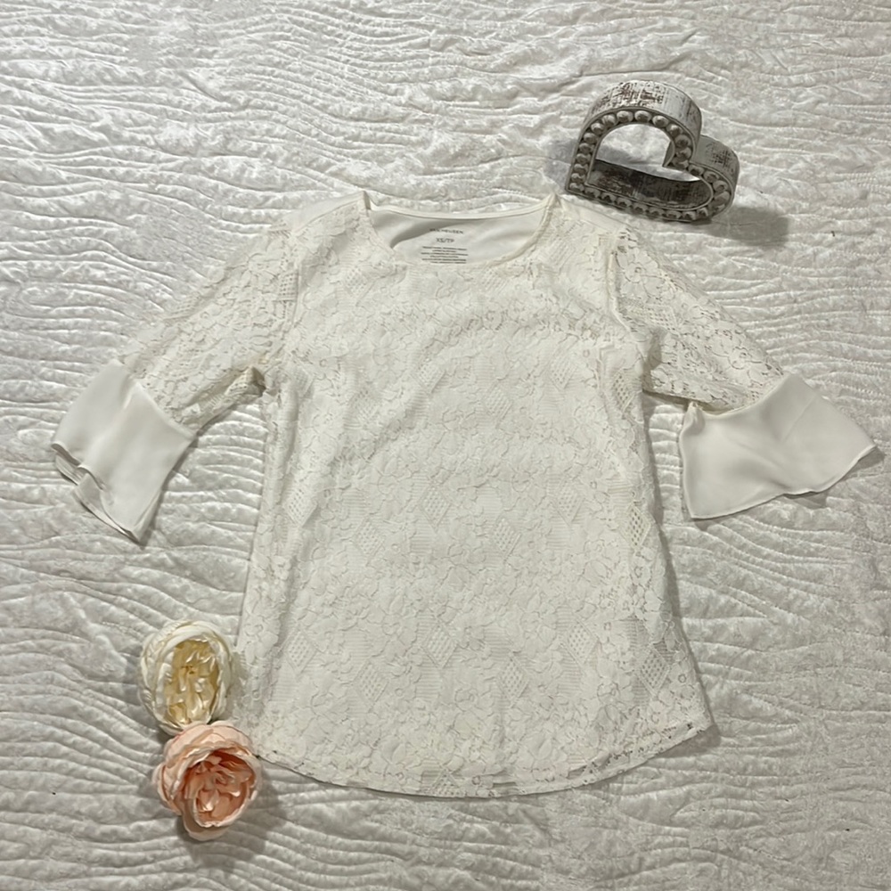 Women‘s Van Heusen White Lace Blouse. Size XS. Mid length sleeve with ruffles.